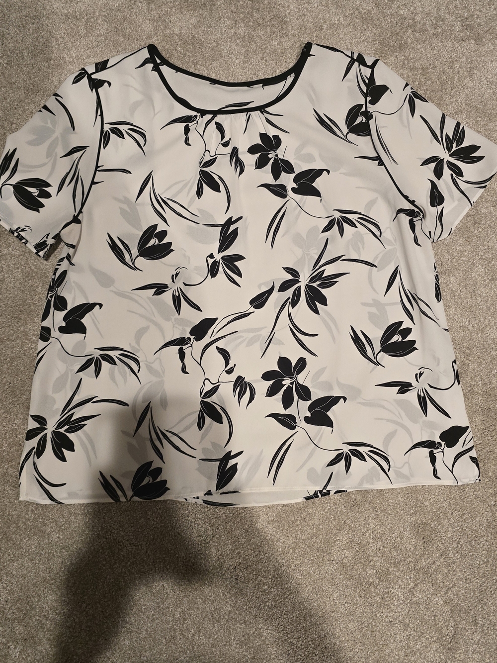 Women's Black & White Floral Short-Sleeve Top